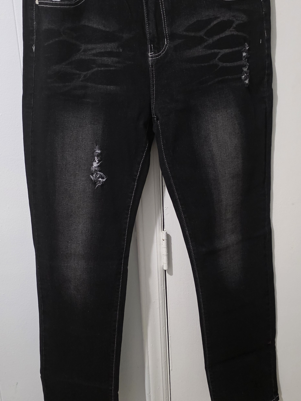 Black Distressed men Jeans